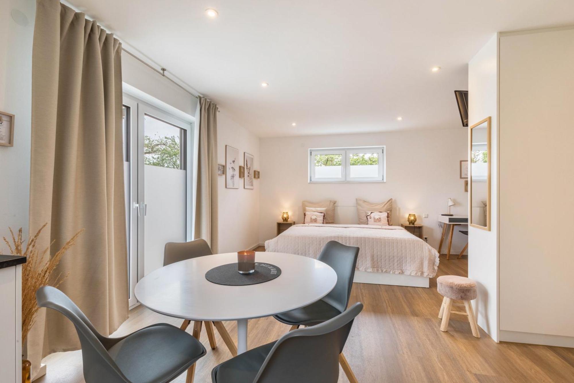Studio 2 Parkside Apartments Guenzburg Luaran gambar